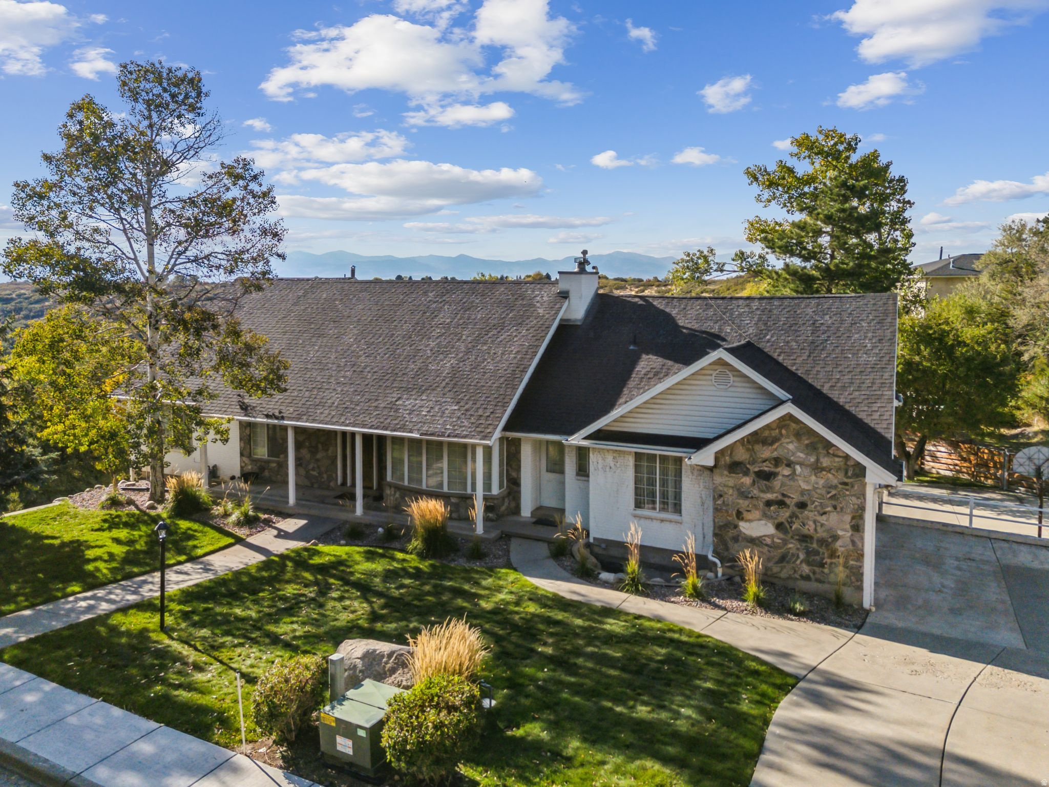 MAJESTIC CANYONS - Residential