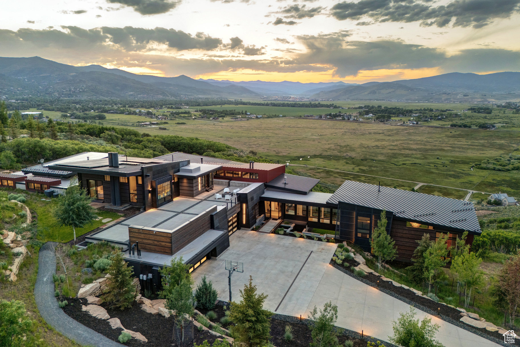 EAGLE POINTE - Residential