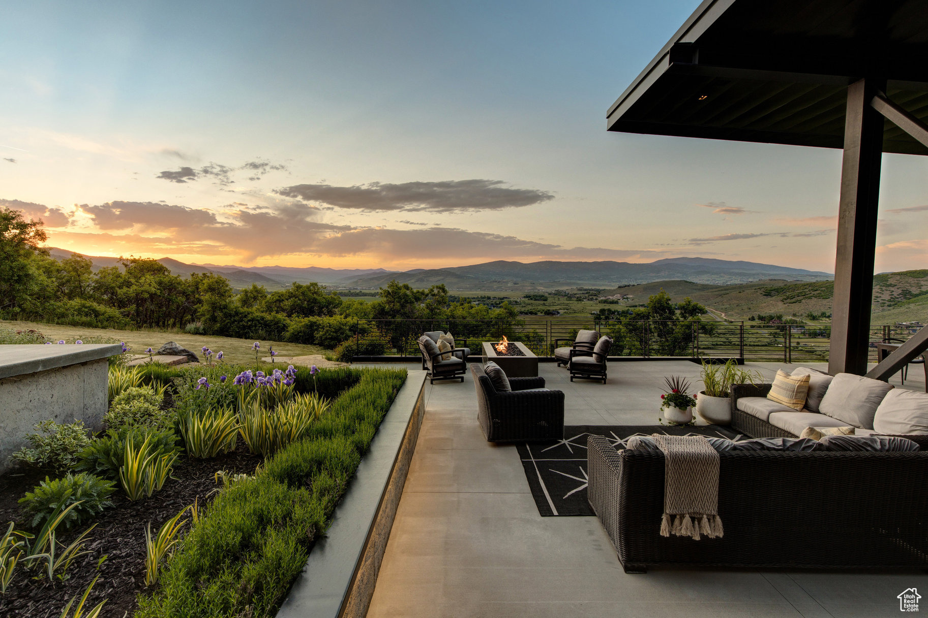 EAGLE POINTE - Residential