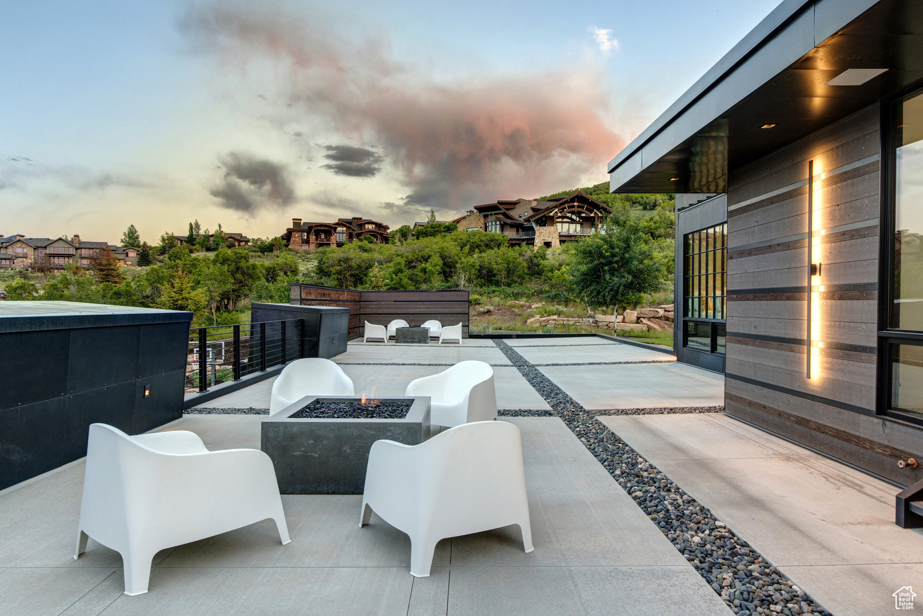 EAGLE POINTE - Residential