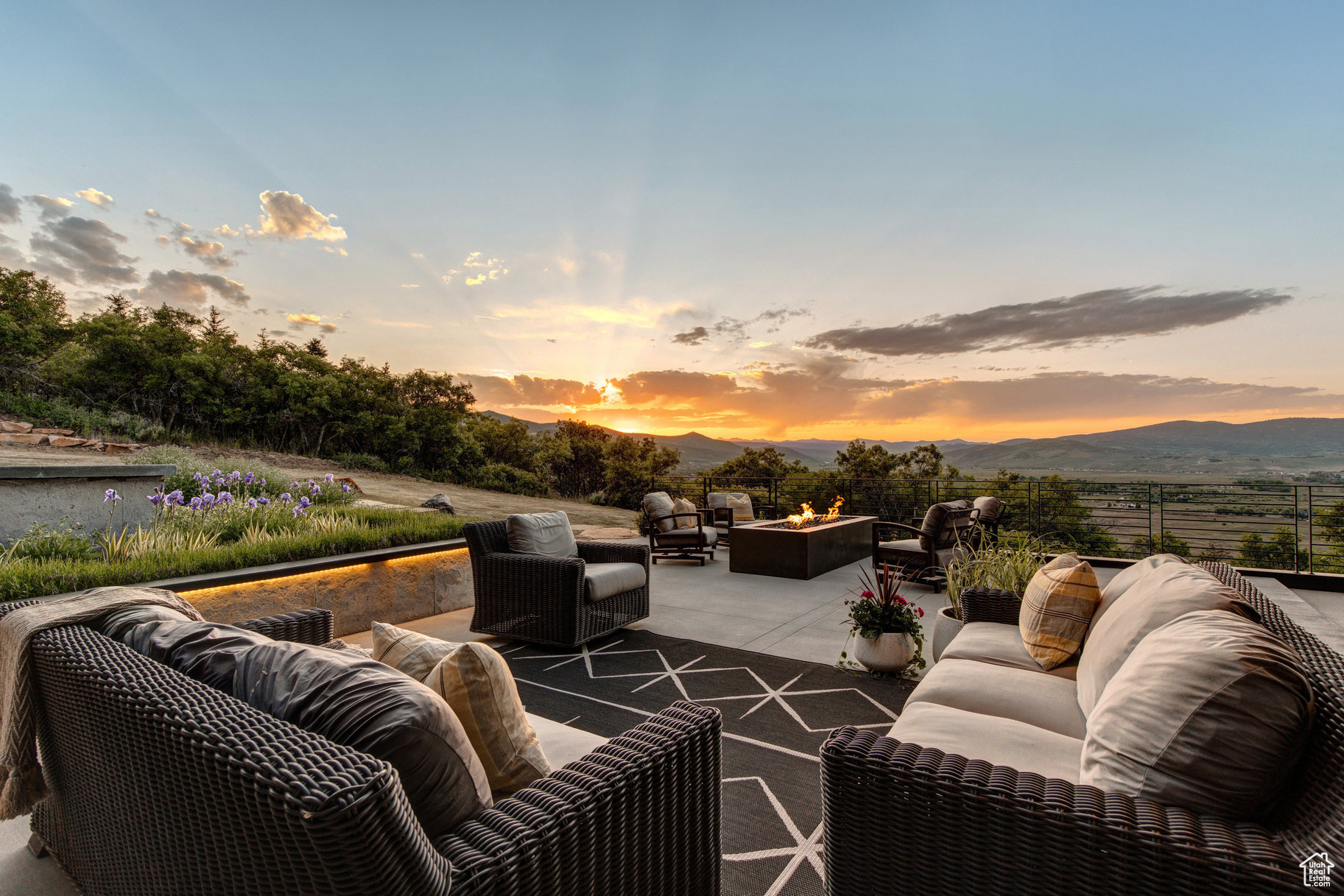 EAGLE POINTE - Residential