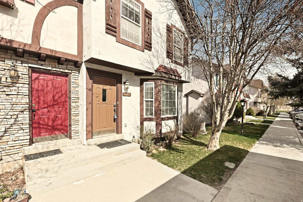 Photo of 863 ZURICH LN, Midway, UT 84049 (MLS # 2146926)