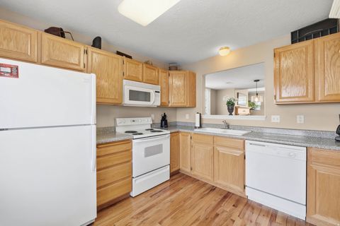 Tiny photo for 863 ZURICH LN, Midway, UT 84049 (MLS # 2146926)
