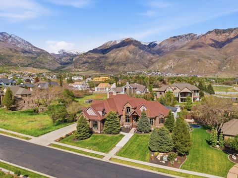 Photo of 1212 N HERITAGE CIR, Alpine, UT 84004 (MLS # 2155836)