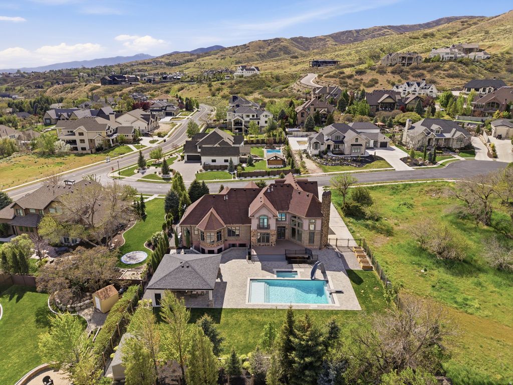 Photo of 1212 N HERITAGE CIR, Alpine, UT 84004 (MLS # 2155836)
