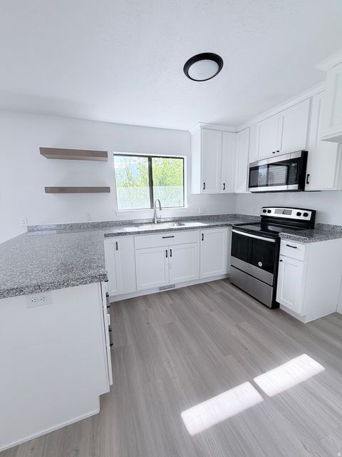 Townhouse For Sale - 227 S West Ln<br/> Provo, UT 84601