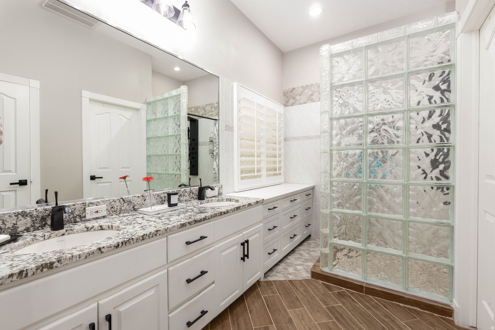 RIVERWOOD 1 CONDO - Residential