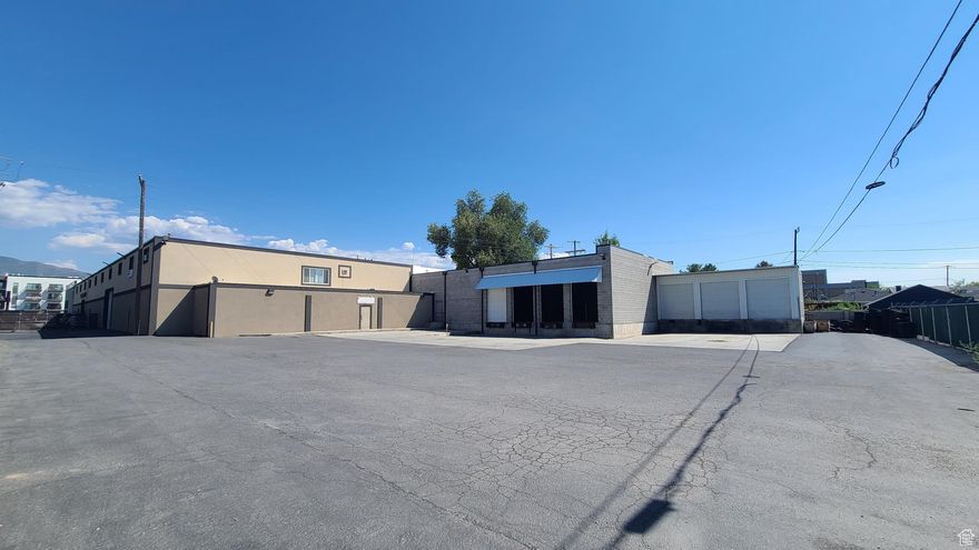 -22,514 SF Warehouse -870 SF Office 23,384 Total Sq. Ft. .90 Acres Fenced & Secured Yard Seven (7) Dock High Doors One (1) 10'x14' GL Door 3-Phase Power 20'6" Clear Height