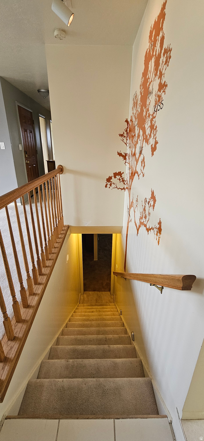HAZELHURST #6 - Residential