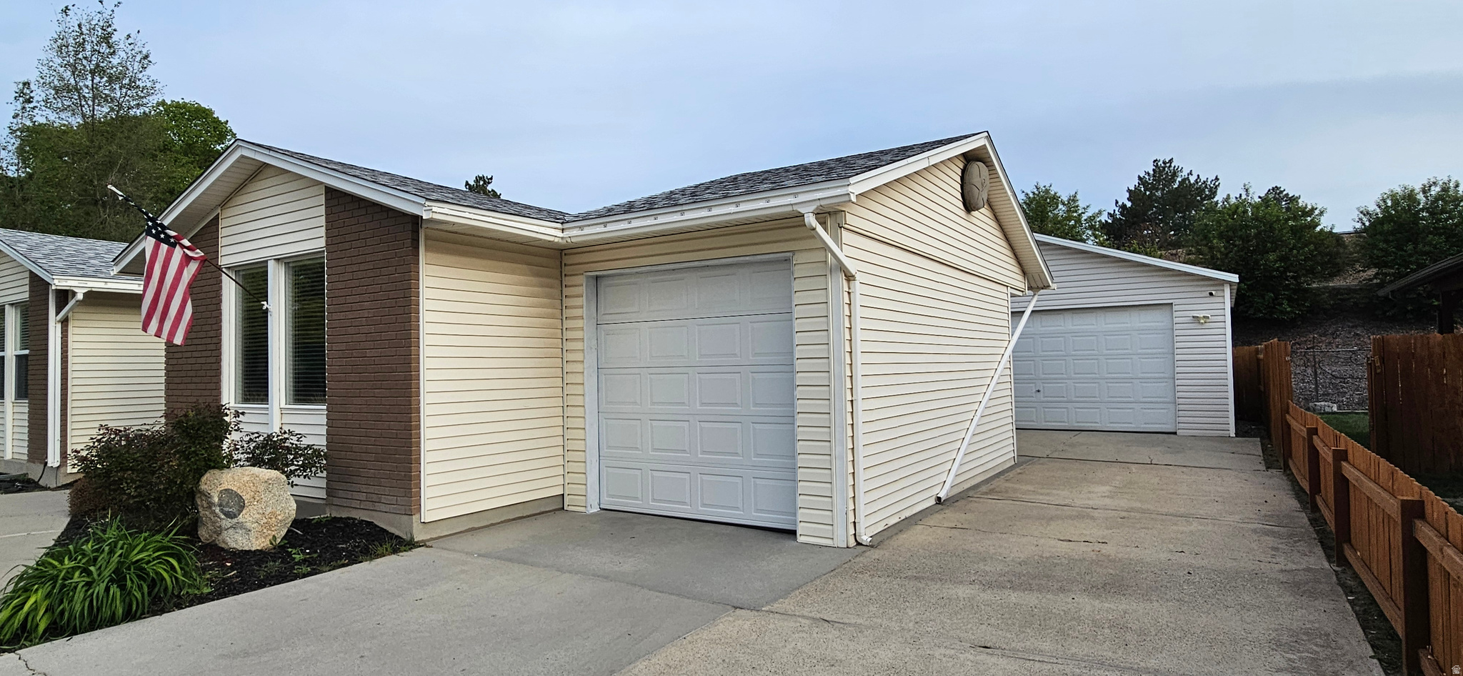 HAZELHURST #6 - Residential