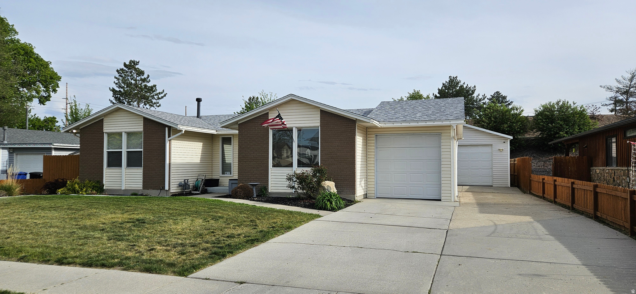 HAZELHURST #6 - Residential