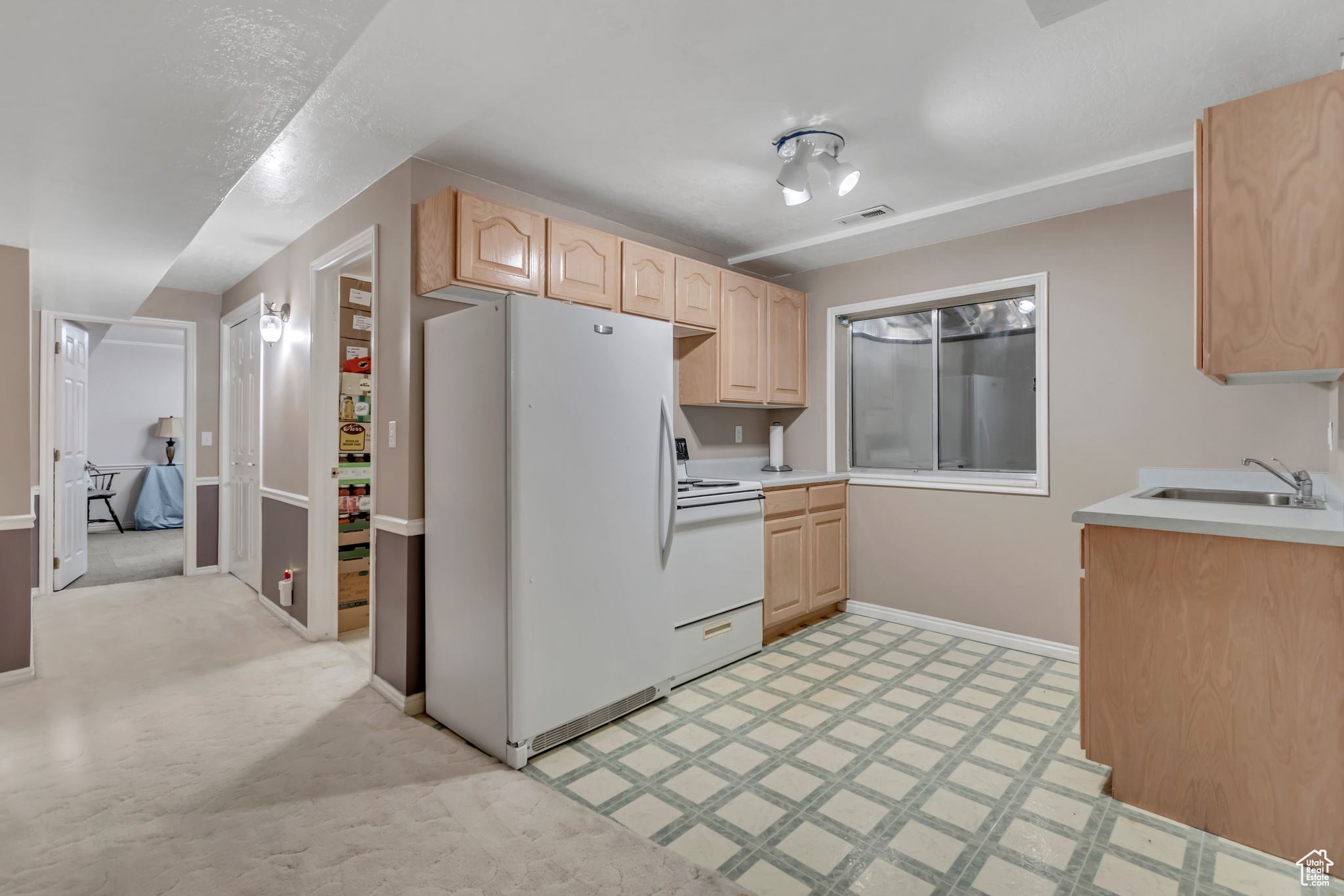 COUNTRY MANOR ESTATE - Residential