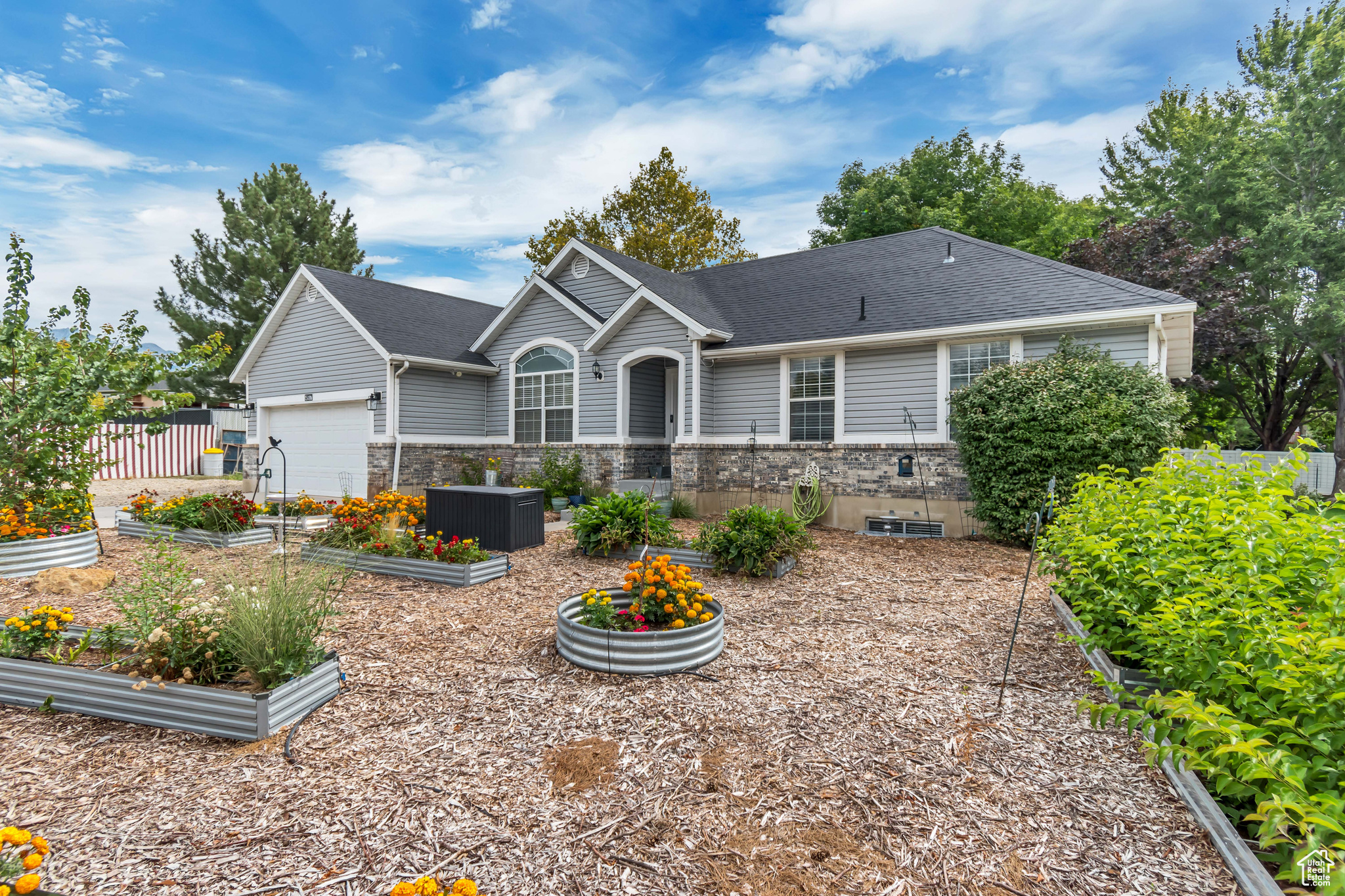 COUNTRY MANOR ESTATE - Residential