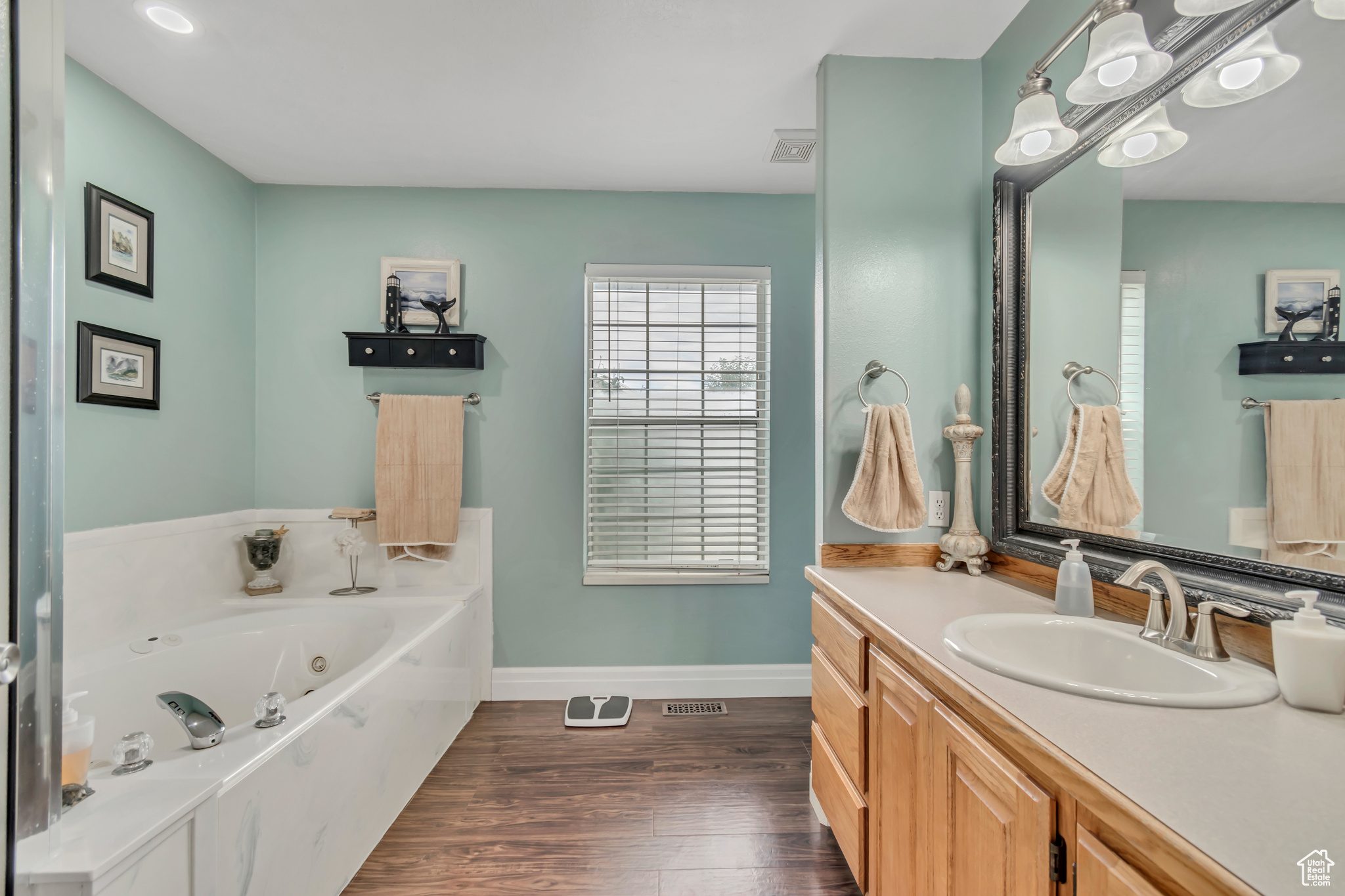 COUNTRY MANOR ESTATE - Residential