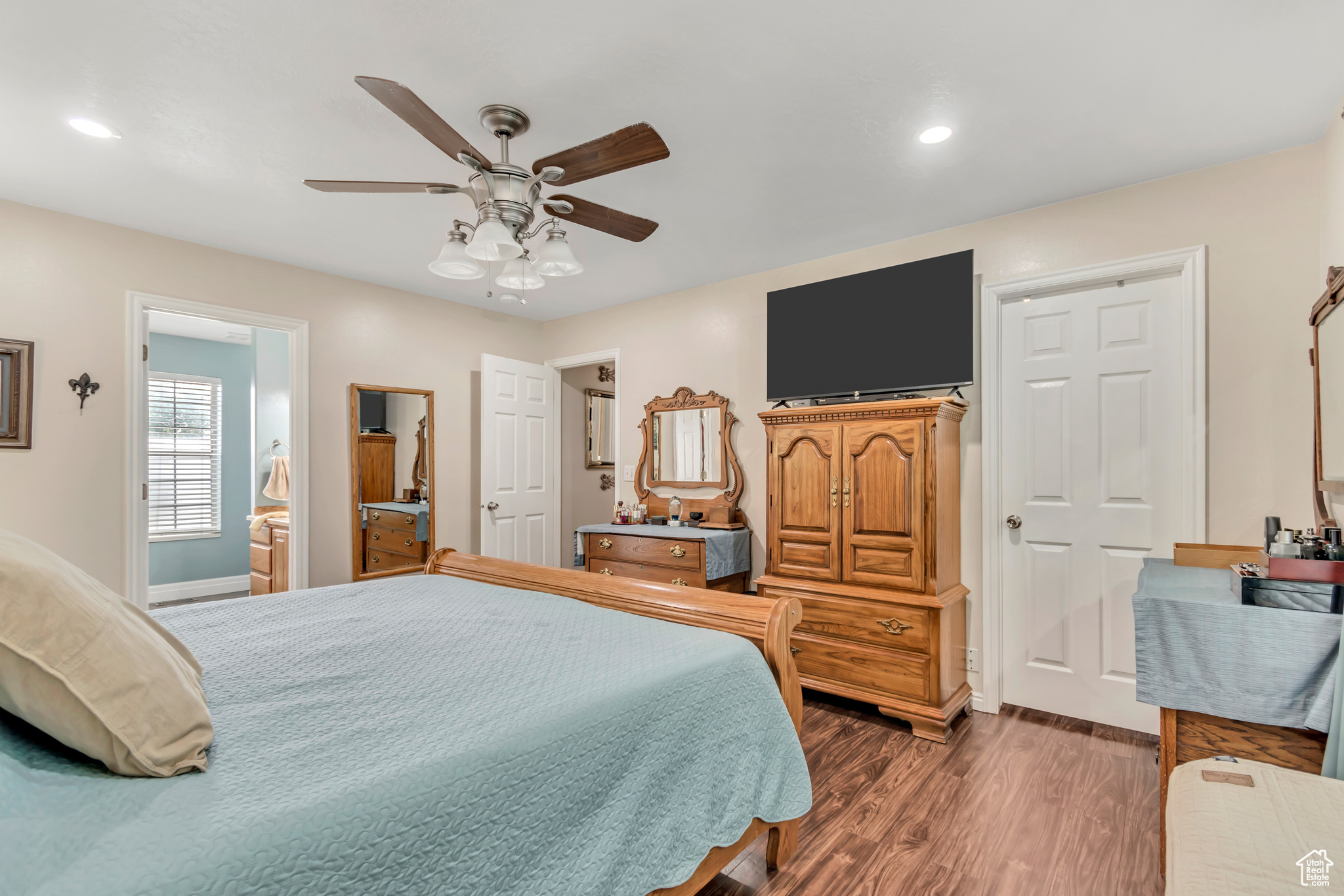 COUNTRY MANOR ESTATE - Residential