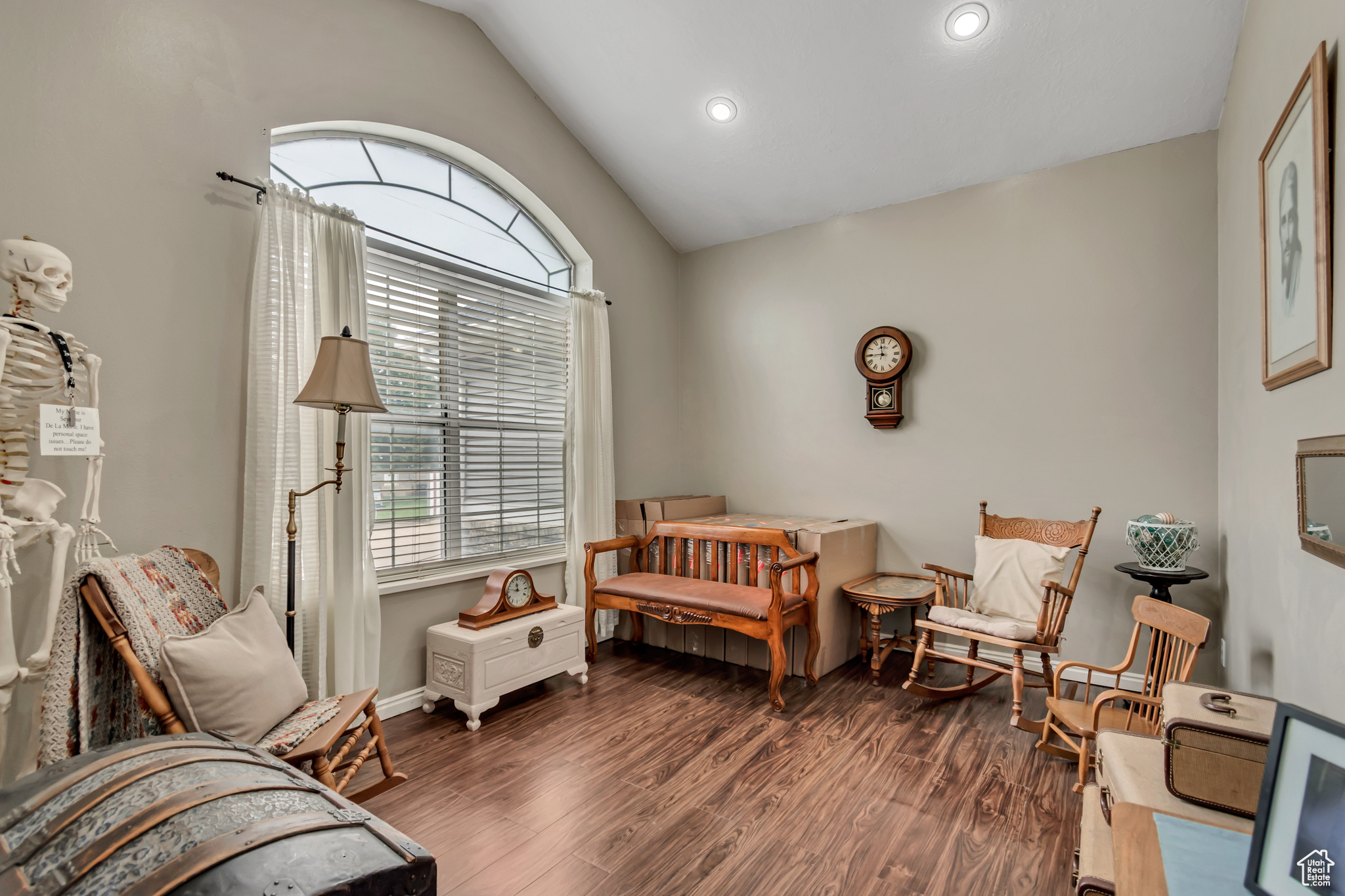 COUNTRY MANOR ESTATE - Residential