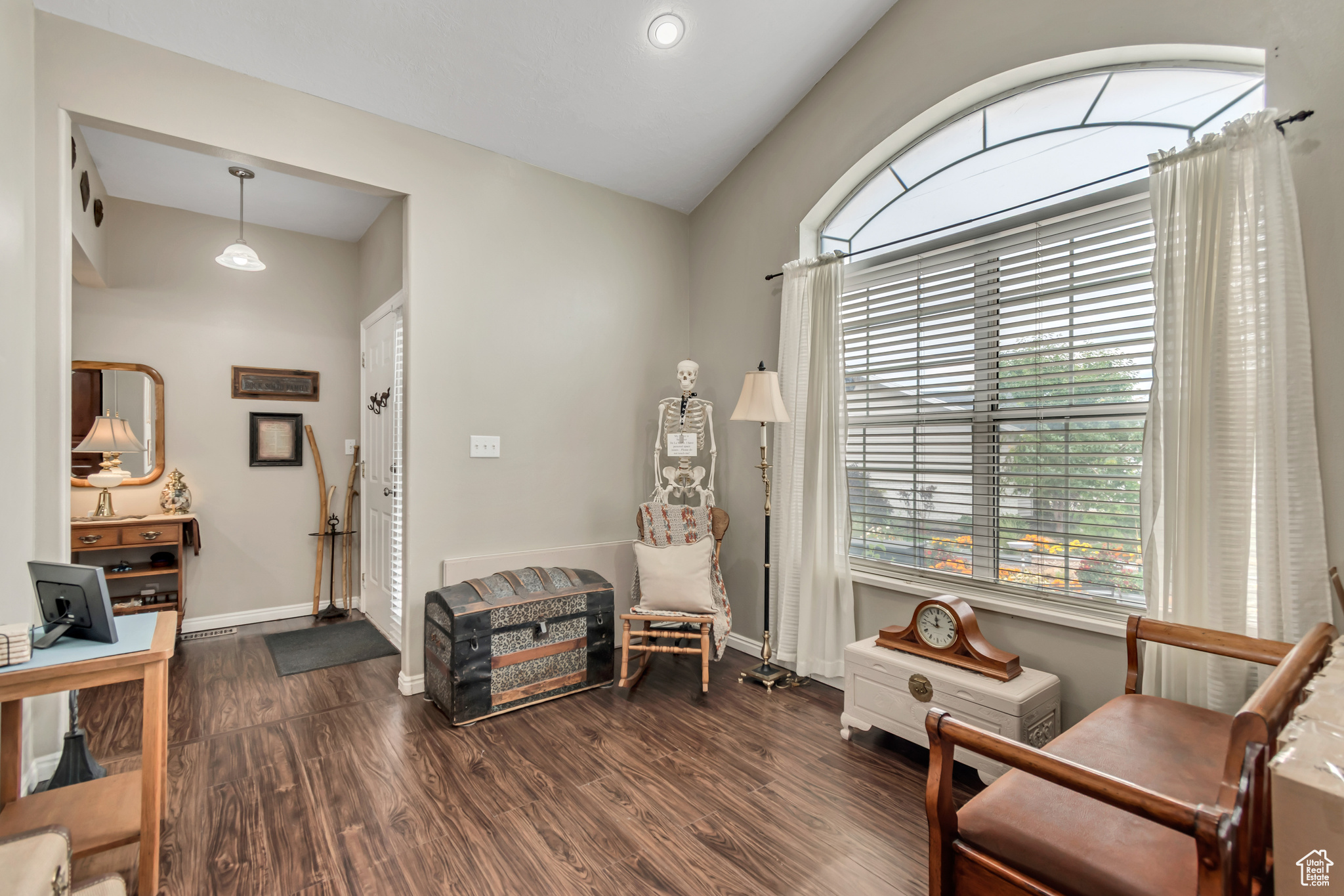 COUNTRY MANOR ESTATE - Residential