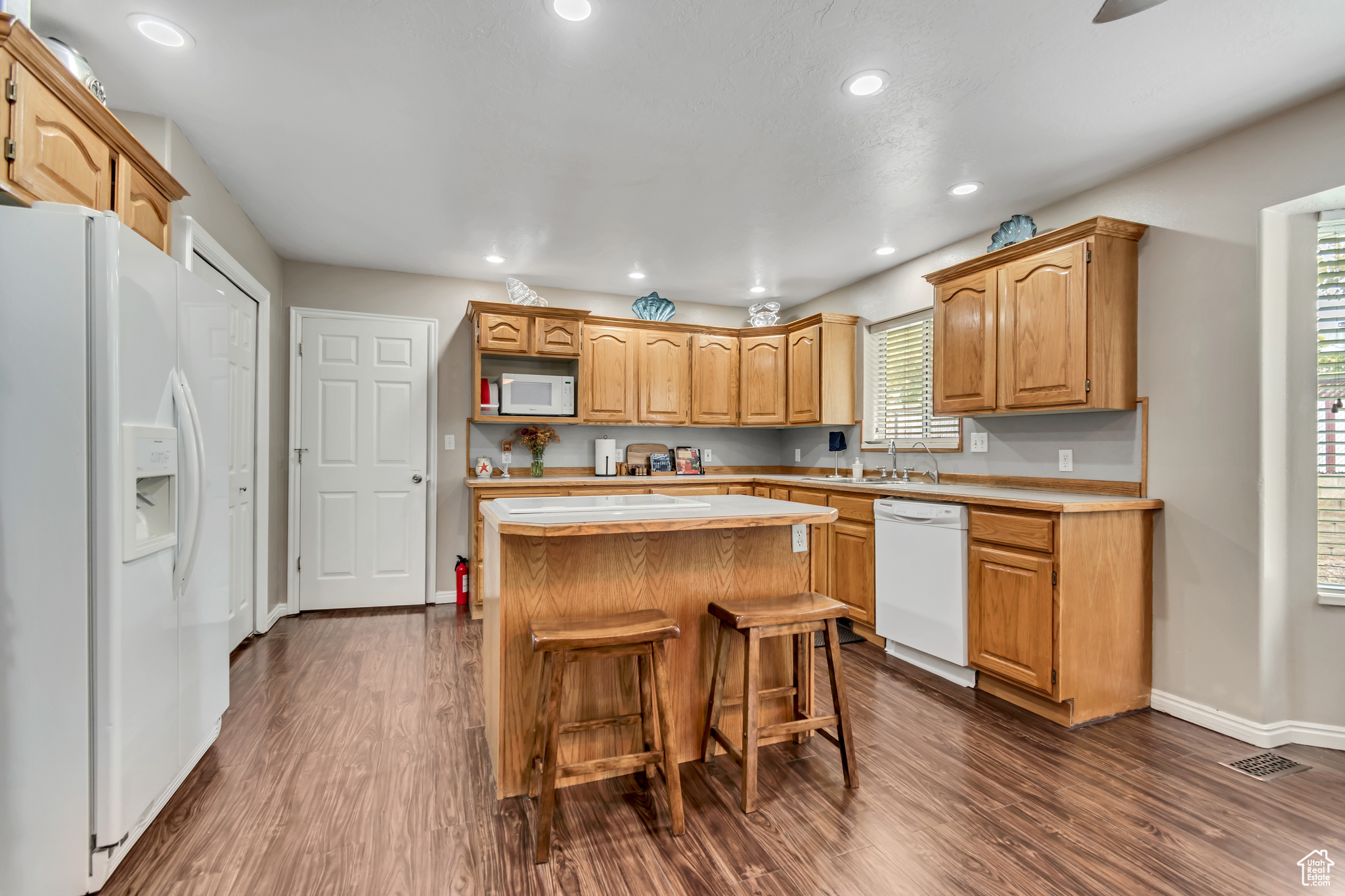 COUNTRY MANOR ESTATE - Residential