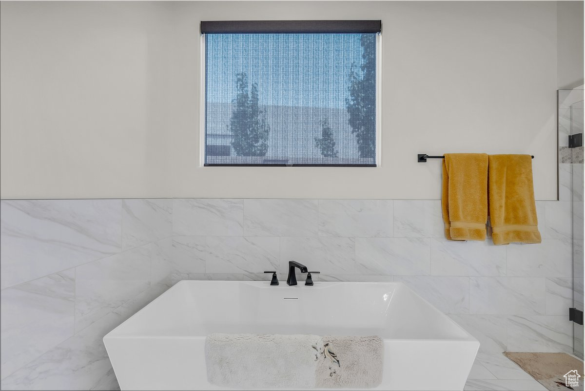 LEDGES OF ST GEORGE WHITE ROCKS PH 6 - Residential