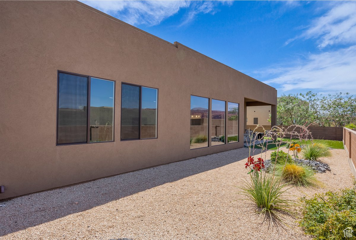 LEDGES OF ST GEORGE WHITE ROCKS PH 6 - Residential