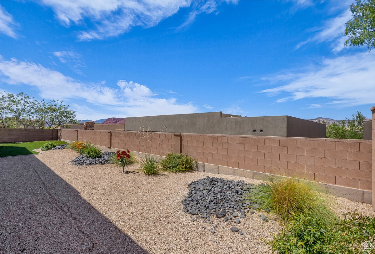 LEDGES OF ST GEORGE WHITE ROCKS PH 6 - Residential