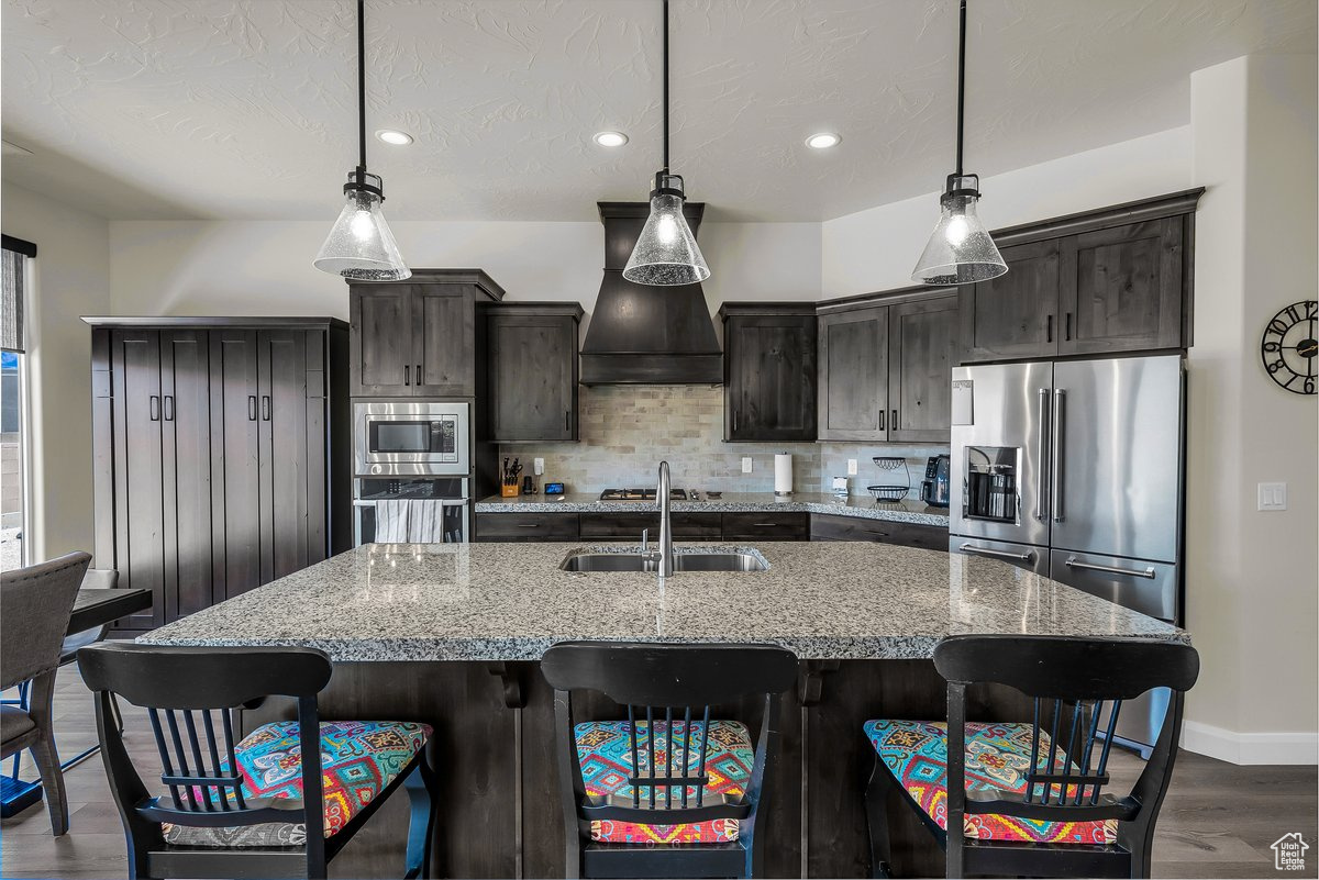 LEDGES OF ST GEORGE WHITE ROCKS PH 6 - Residential