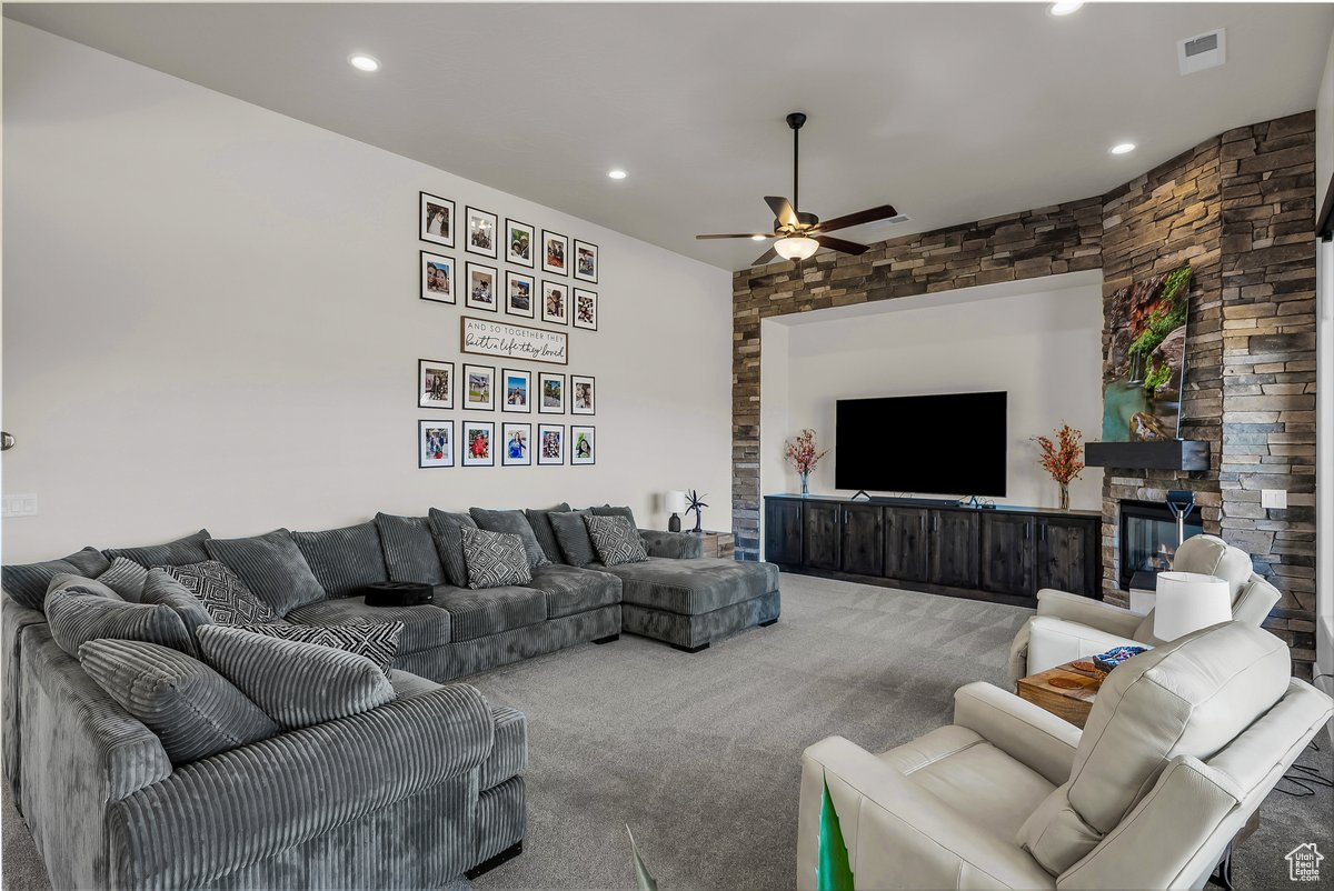 LEDGES OF ST GEORGE WHITE ROCKS PH 6 - Residential