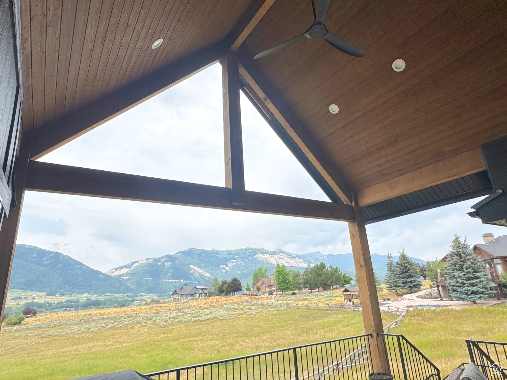 EAGLE RIDGE - Residential