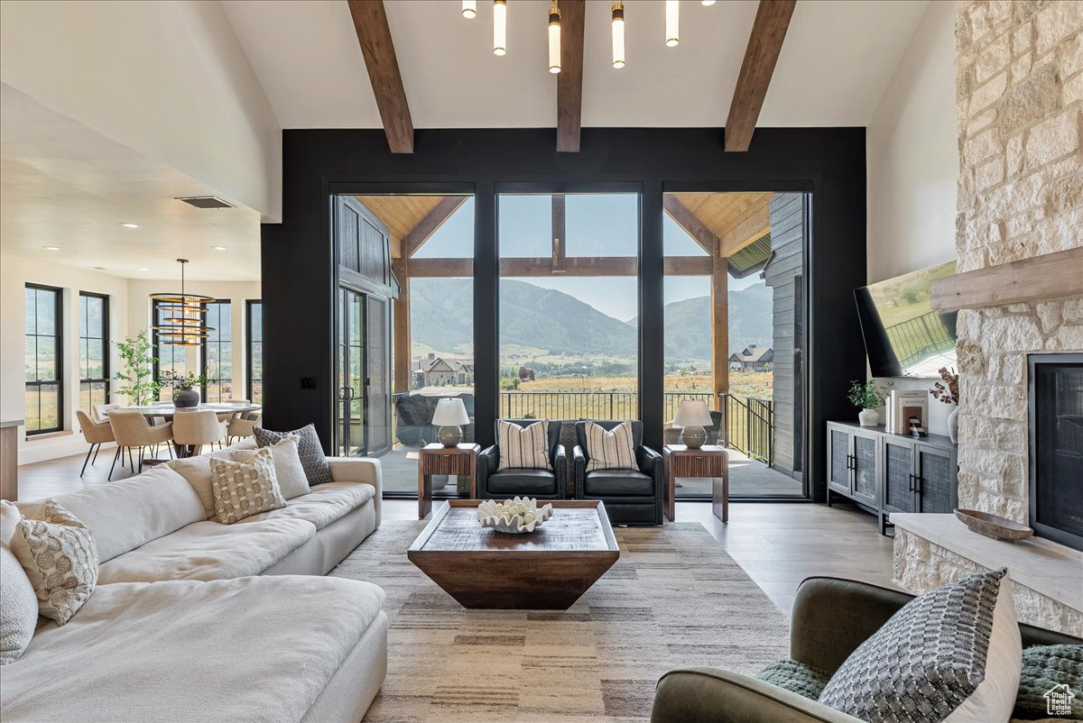 EAGLE RIDGE - Residential