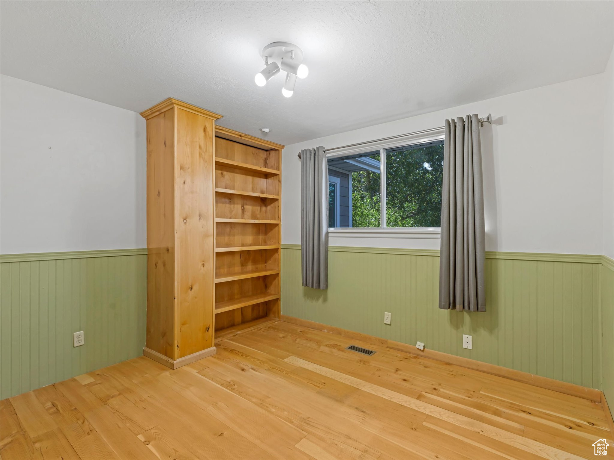 THOUSAND OAKS - Residential