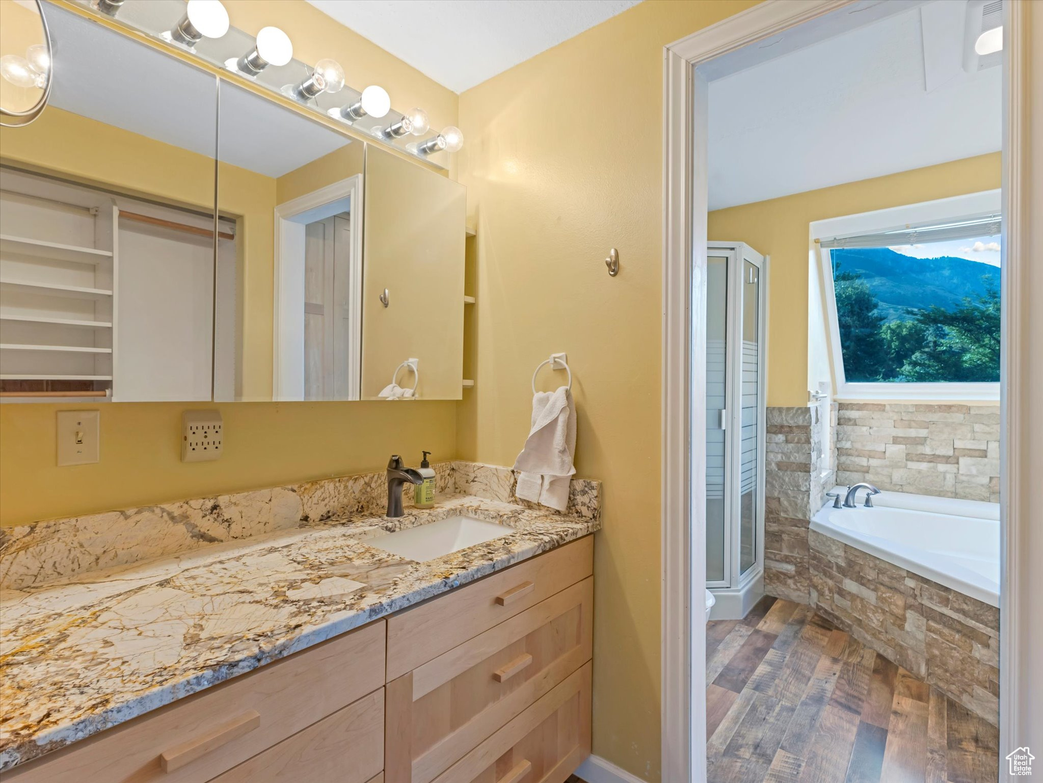 THOUSAND OAKS - Residential
