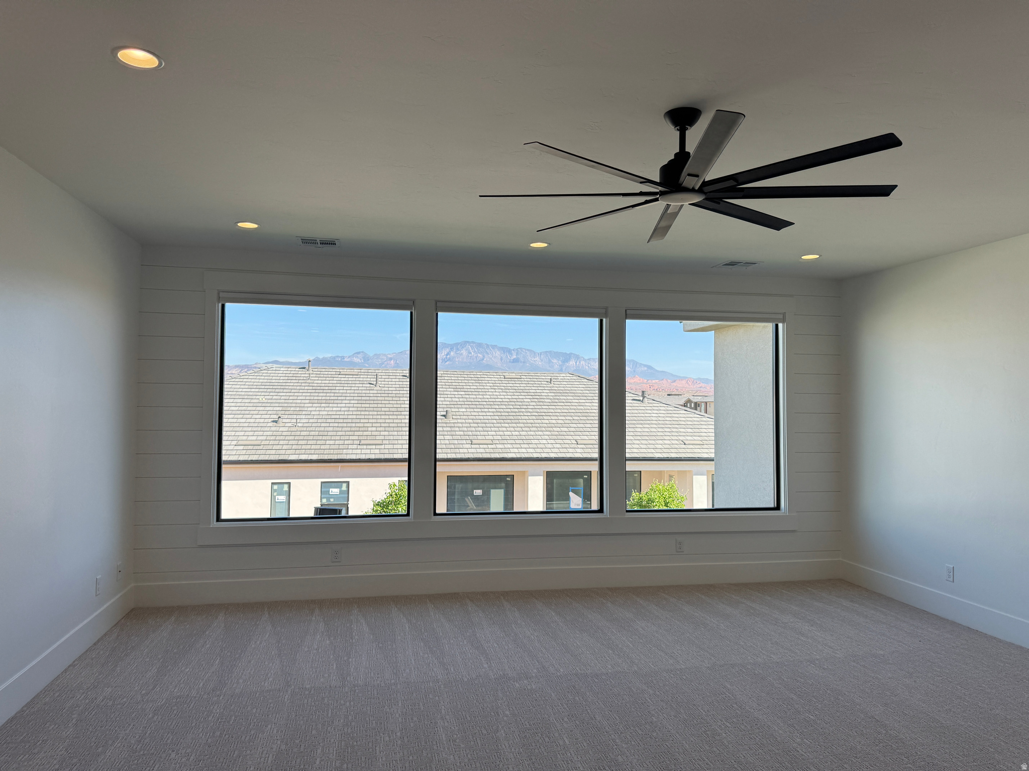 MOORLAND PARK 5 - Residential