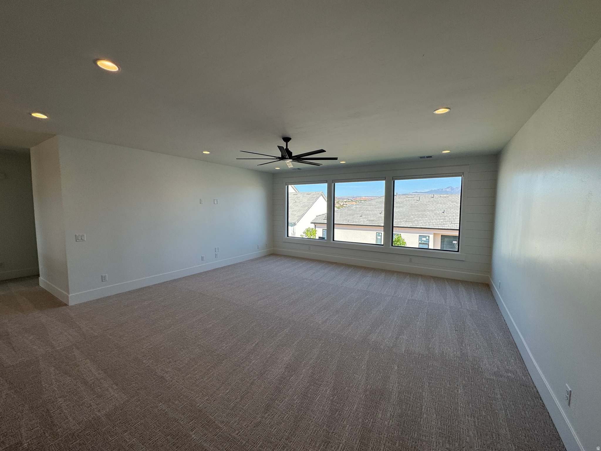 MOORLAND PARK 5 - Residential