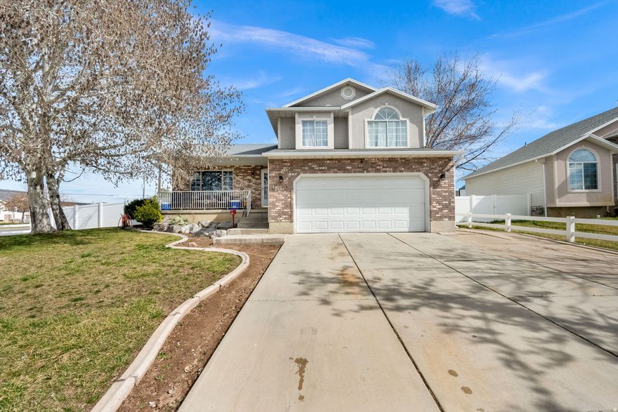 Upgrades throughout.! Updated kitchen with quartz countertops. Enjoy spacious rooms with lots of natural light. Master suite features a walk-in closet, a separate shower with jetted tub, double-sink vanity. RV pad for extra parking and a fully fenced backyard.