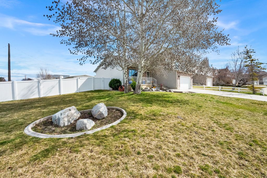 Photo of 1284 N 900 W, Clinton, UT 84015 (MLS # 2142419)