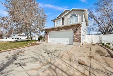 Tiny photo for 1284 N 900 W, Clinton, UT 84015 (MLS # 2142419)