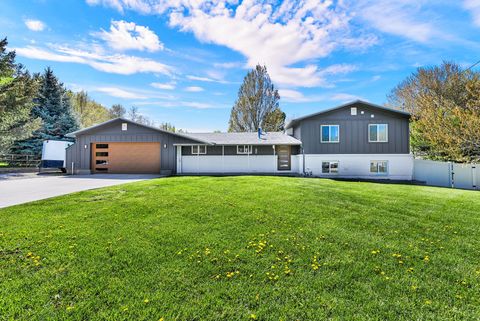 Photo of 59 N 100 W, Mantua, UT 84324 (MLS # 2158368)