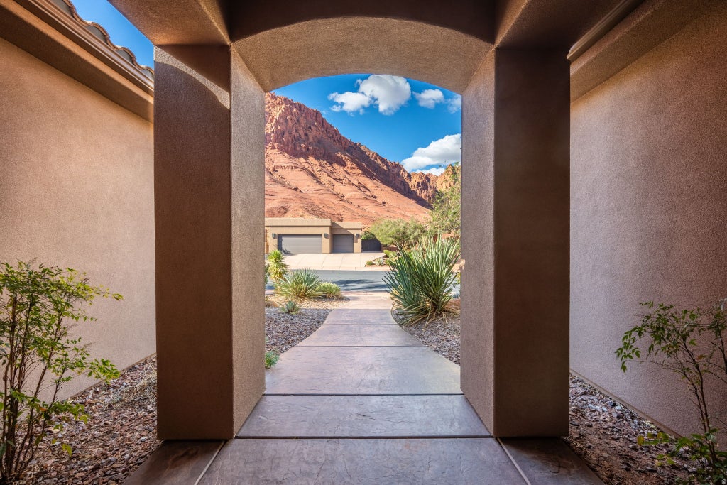 Photo of 342 E 400 N, Ivins, UT 84738 (MLS # 2186823)