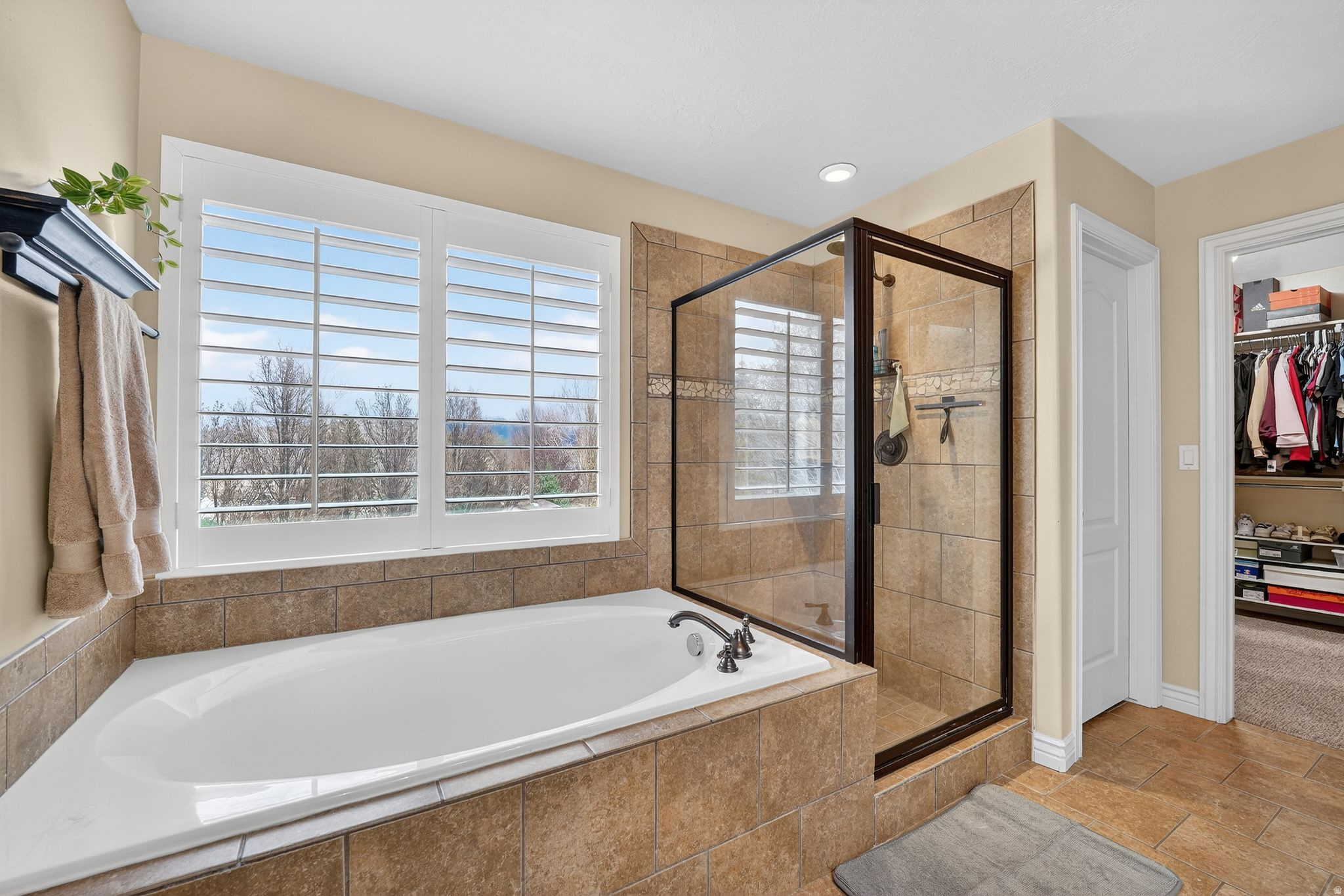 MIDAS CREEK - Residential