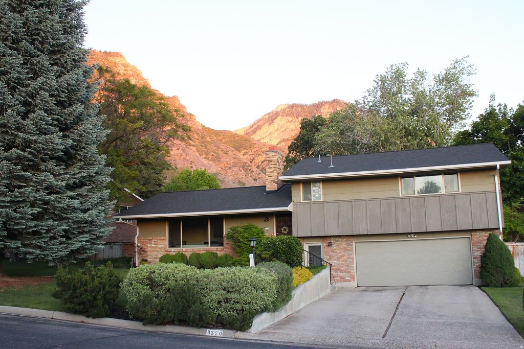 Photo of 3320 N CHEROKEE LN E, Provo, UT 84604 (MLS # 2160374)
