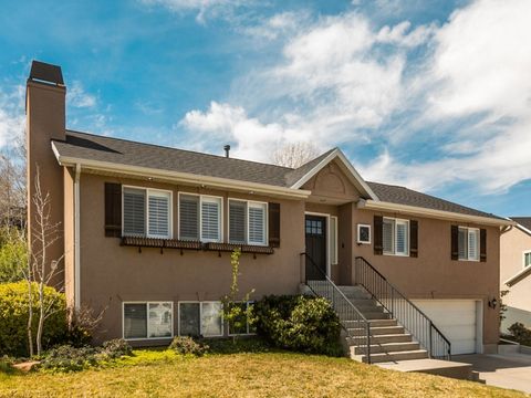 Photo of 14226 S MOLASSES MILL DR, Draper, UT 84020 (MLS # 2148733)