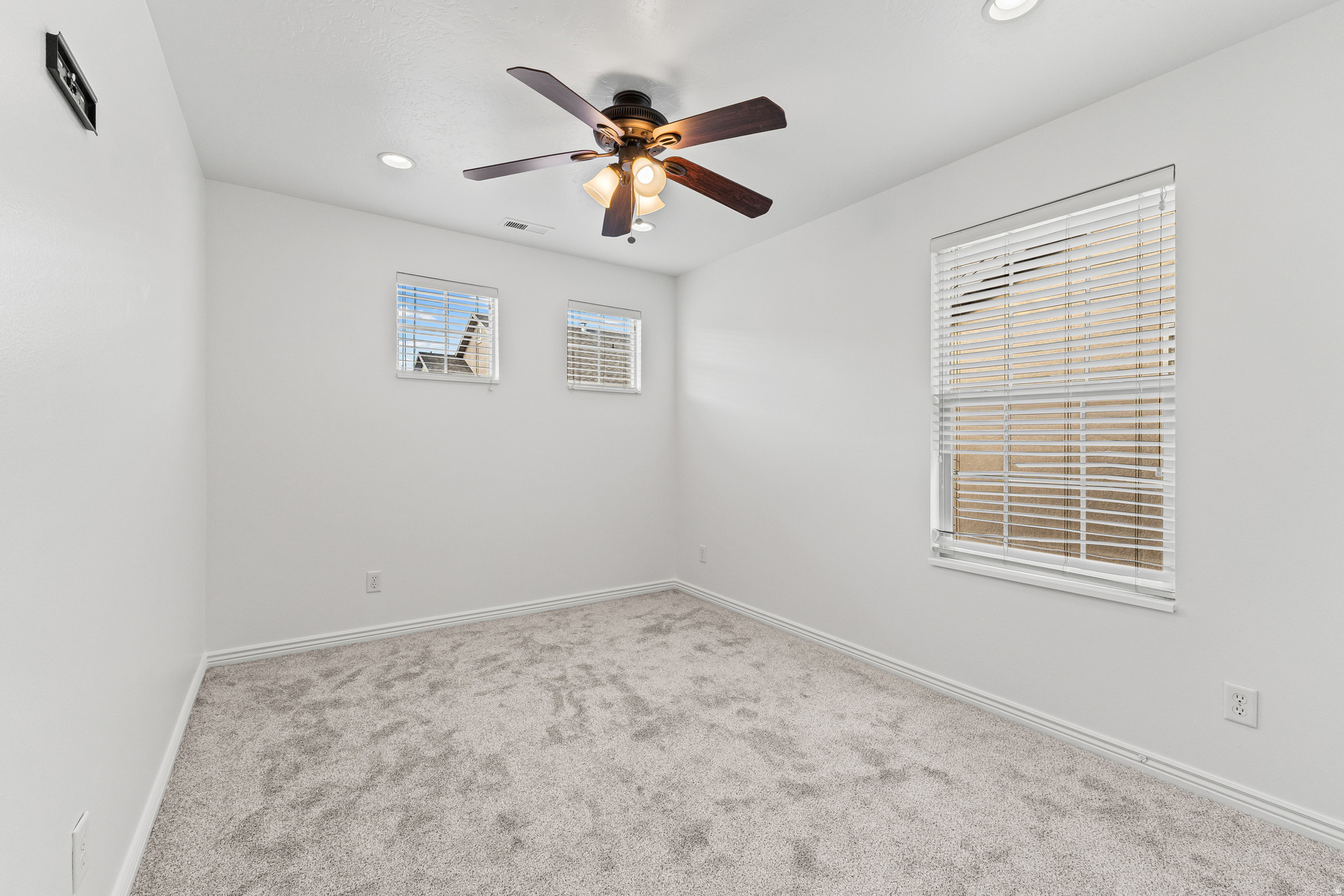 WHISPERING WILLOWS - Residential