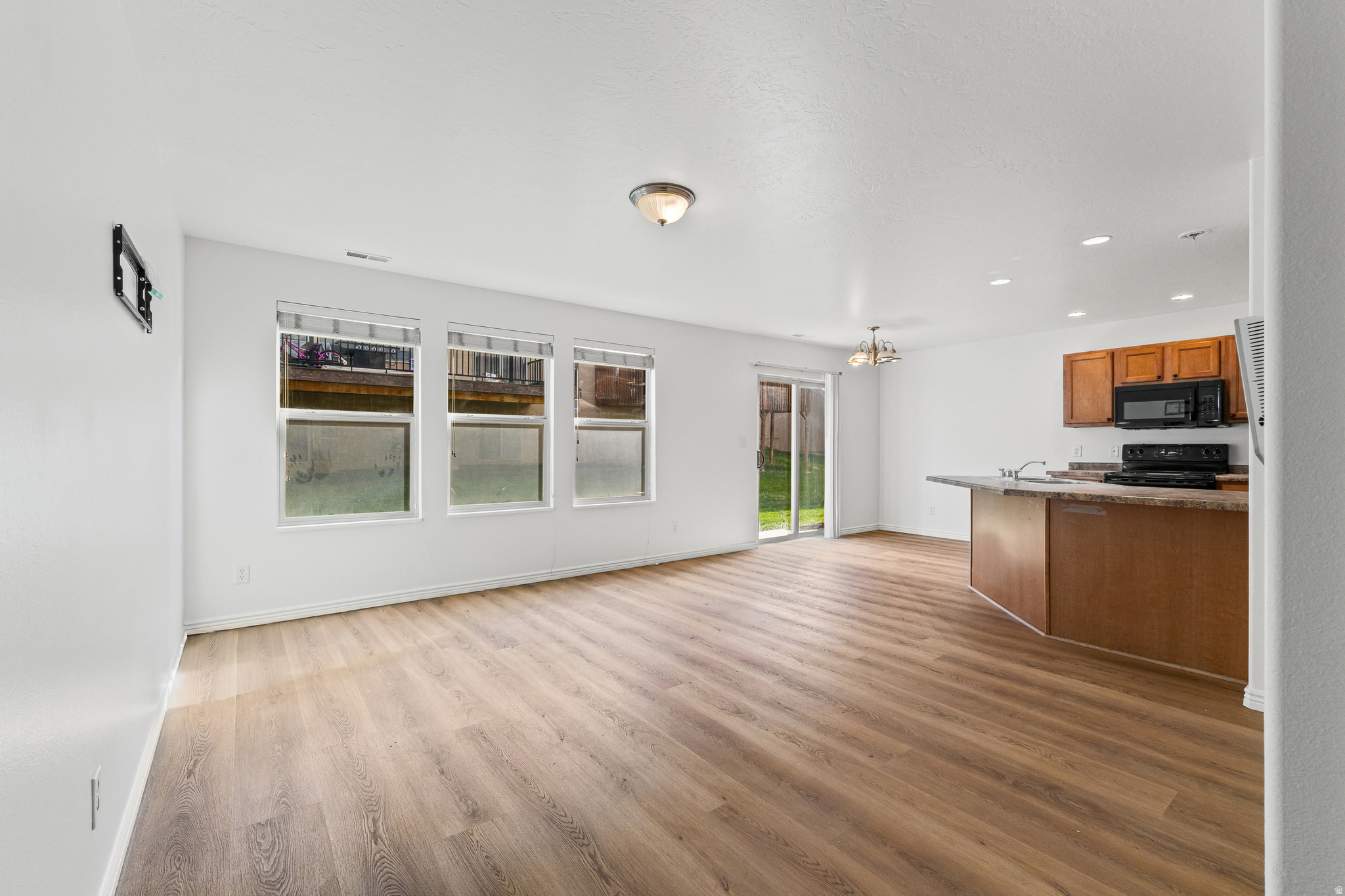 WHISPERING WILLOWS - Residential