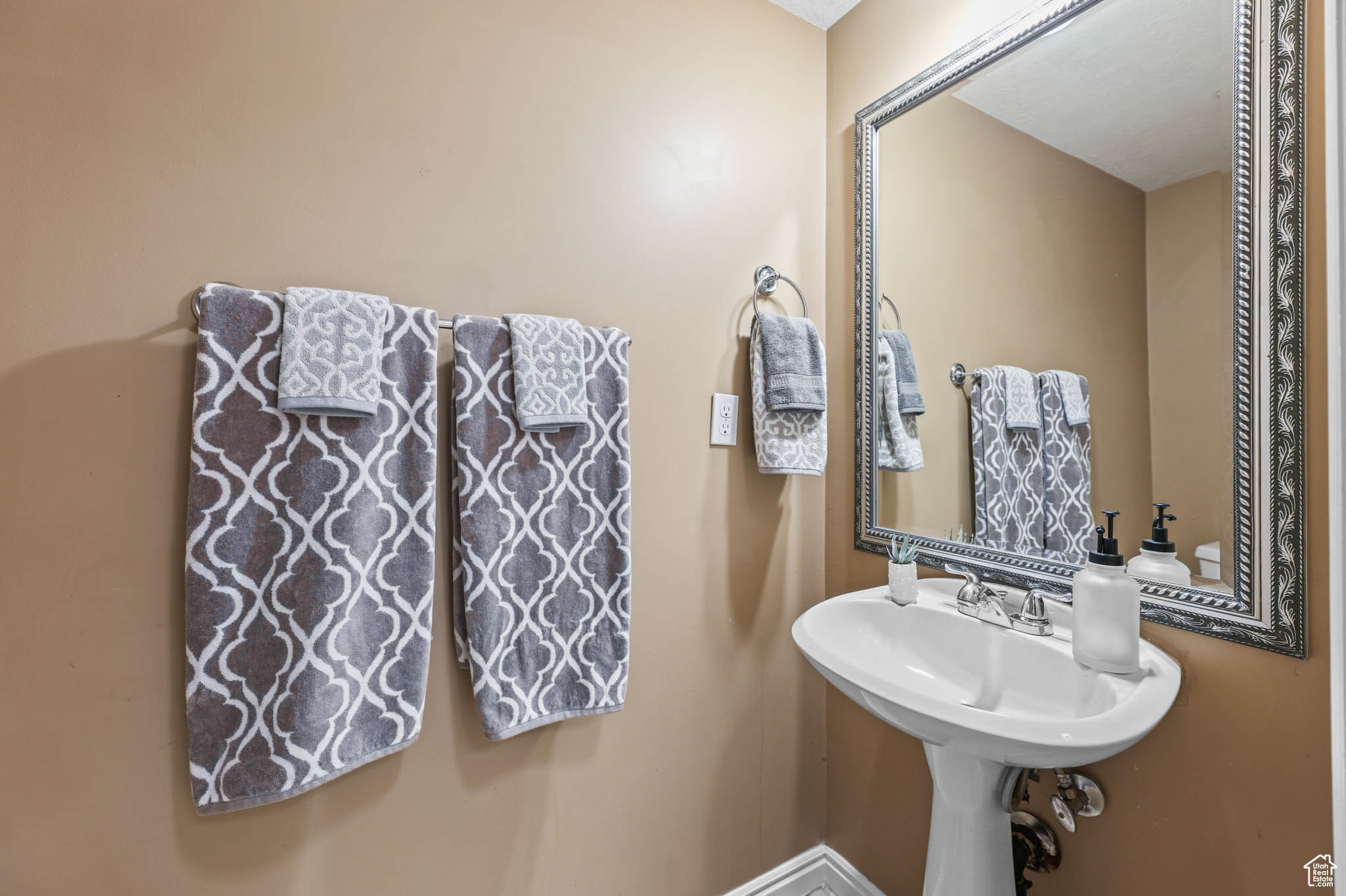 8017 S Showcase Ln, Sandy, Utah image 23