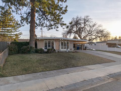 Tiny photo for 2744 E 7265 S, Cottonwood Heights, UT 84121 (MLS # 2141007)