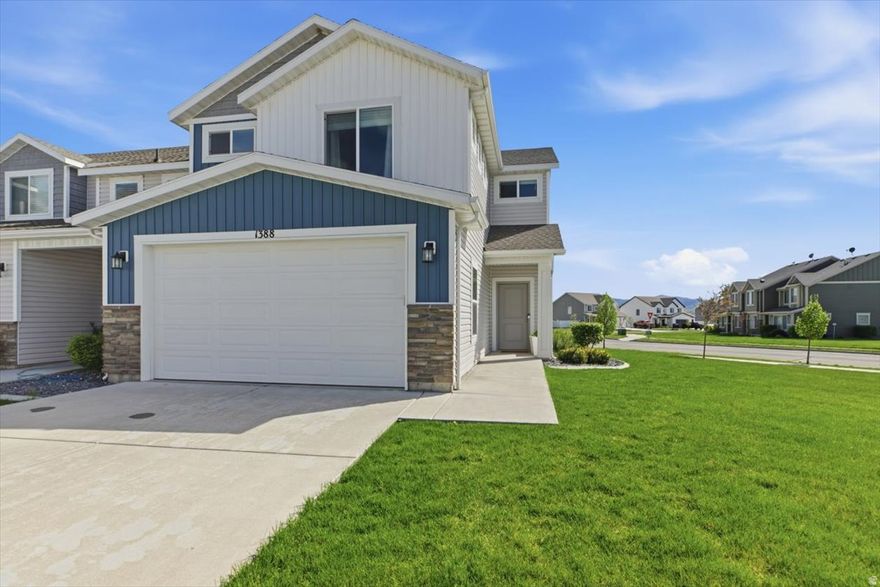 Elk mountain community's LARGEST HOMETOWN LAYOUT. This gives you Bigger Bedrooms, more open space in your large vaulted Kitchen and Family room!   We even have a fenced. in yard, with no back yard neighbors! This END UNIT gives you the privacy you are craving. The true neighborhood feel of your home is like no other.  3 bed, 2.5 bath front load home. If you have been looking for a single family home, but needing a reasonable price, this one fits your needs.  The Elk Mountain community is amazing. Pool and year round hot tub, Clubhouse and party room, GYM, playground and open space make this place feel like a homey community. This is a prime location for you and your family. Don't wait!