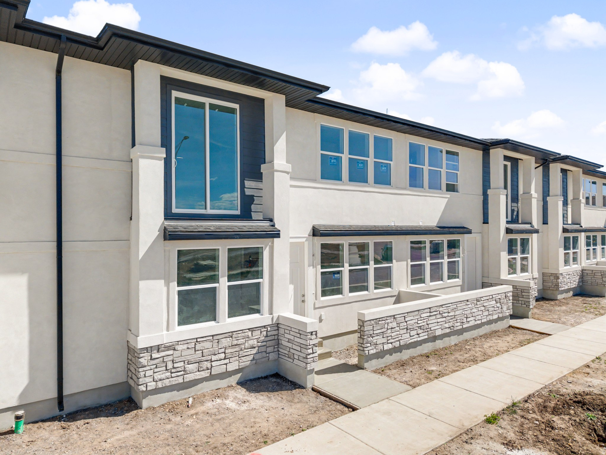 WEST FIELD CENTRAL - Residential