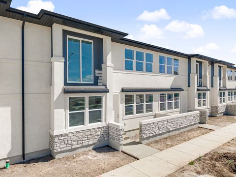 Photo of 737 S HARRISON DR #34, Springville, UT 84663 (MLS # 2135998)