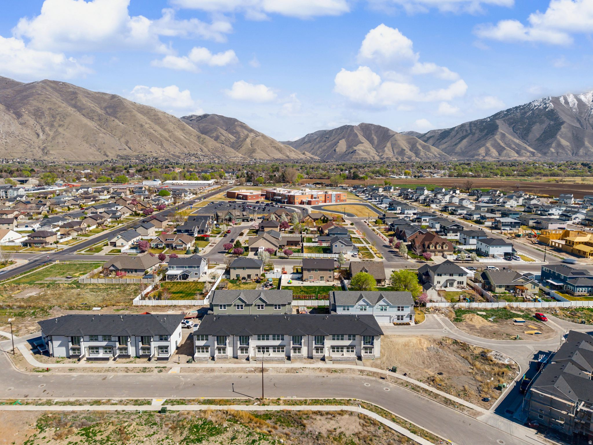 WEST FIELD CENTRAL - Residential