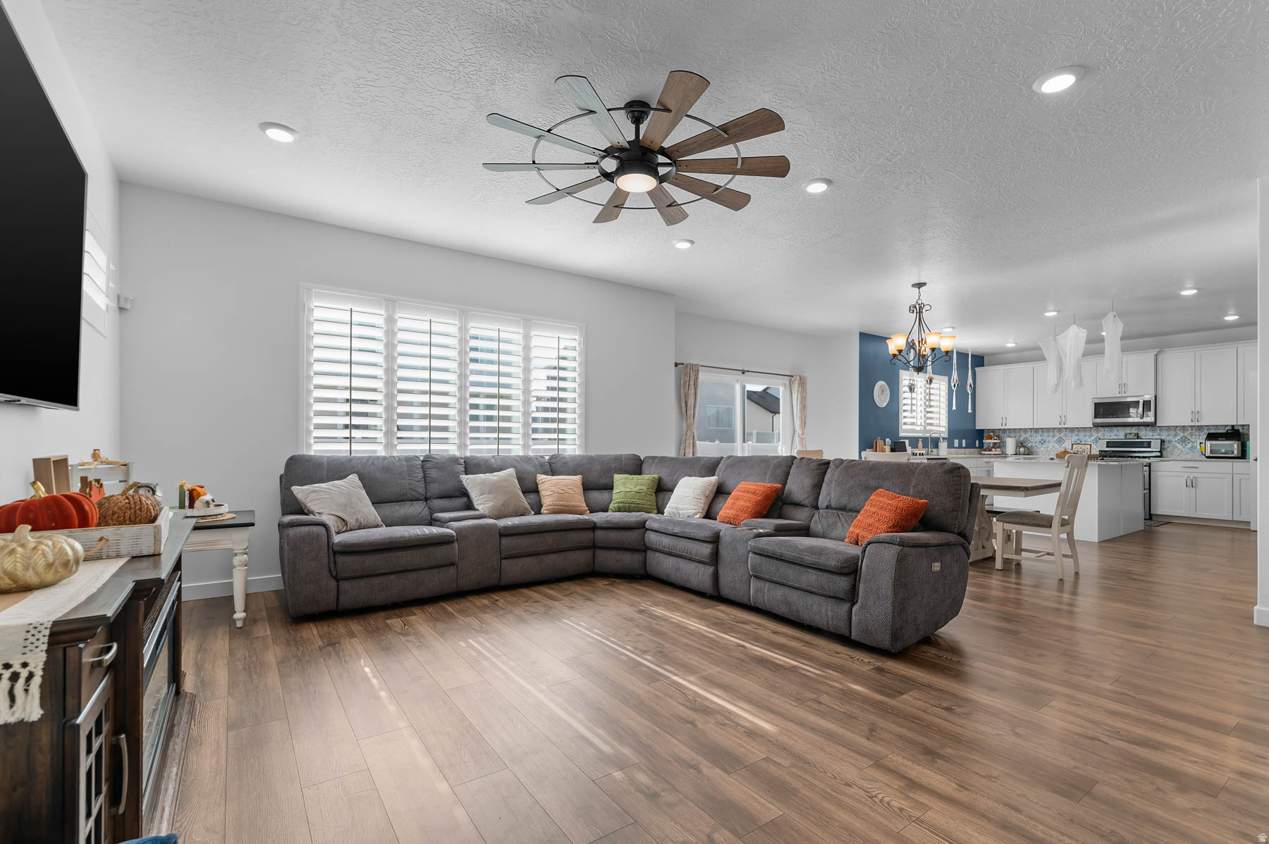 FOOTHILL VILLAGE - Residential